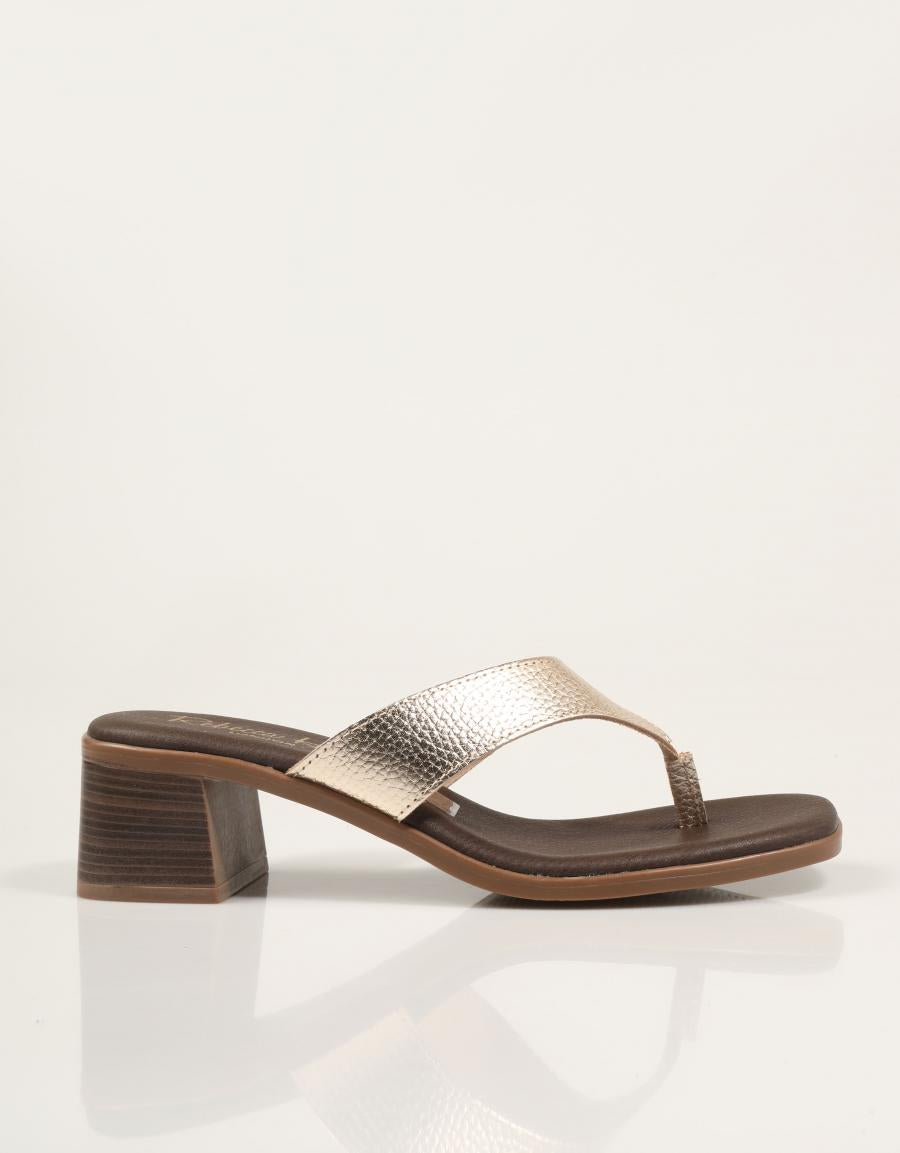 SANDALIAS REBECCA HOPE ESCLAVA TACÓN CHAMPÁN en color Oro