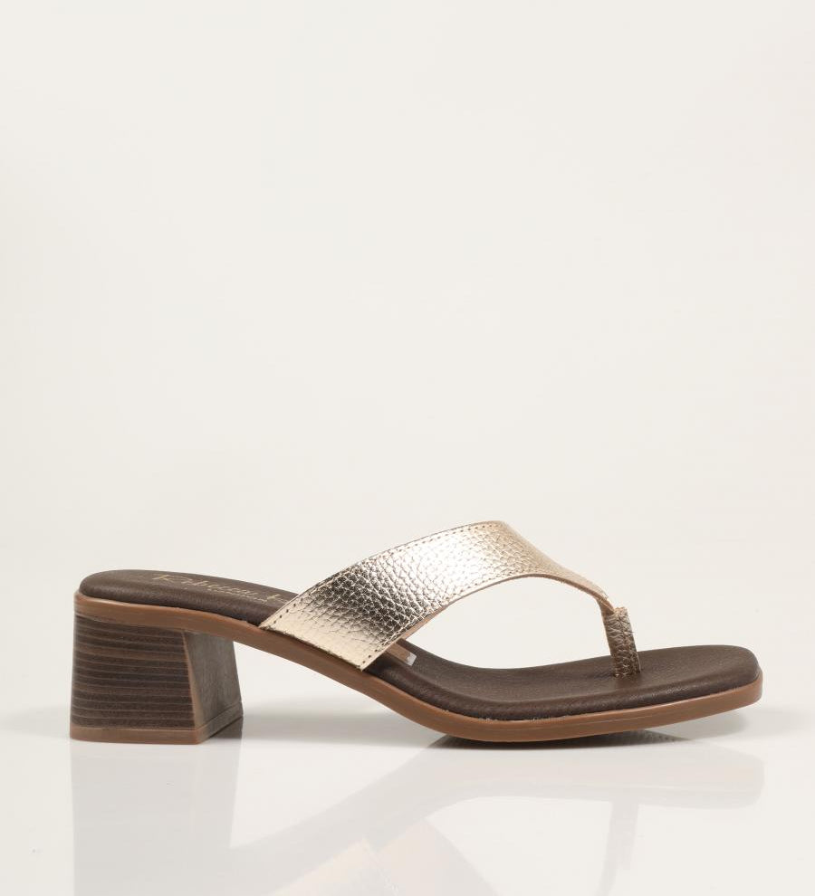SANDALIAS REBECCA HOPE ESCLAVA TACÓN CHAMPÁN en color Oro