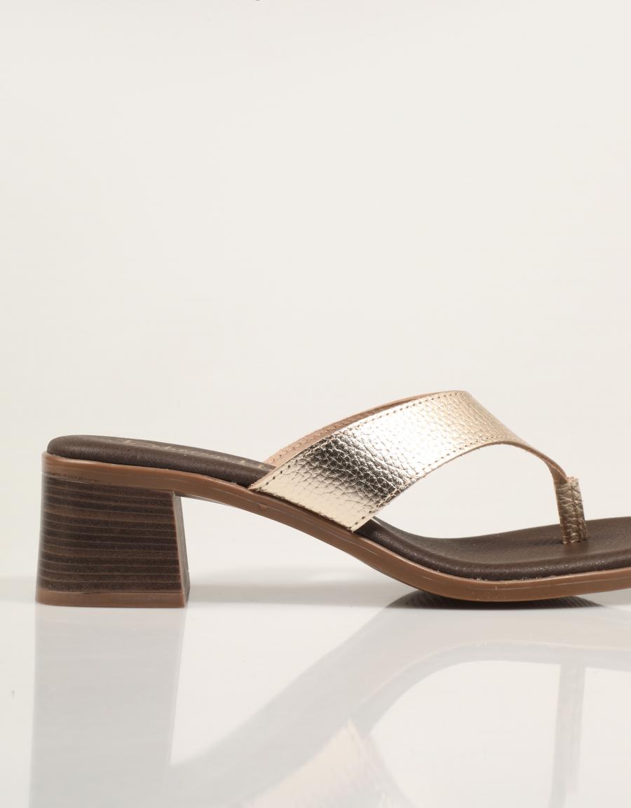 SANDALIAS REBECCA HOPE ESCLAVA TACÓN CHAMPÁN en color Oro