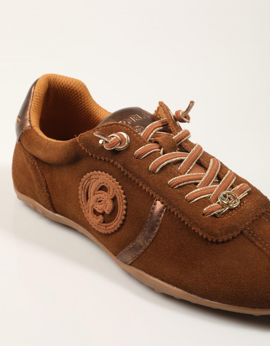 ZAPATILLAS CARMELA ZAPATILLA CAMEL en color Cuero