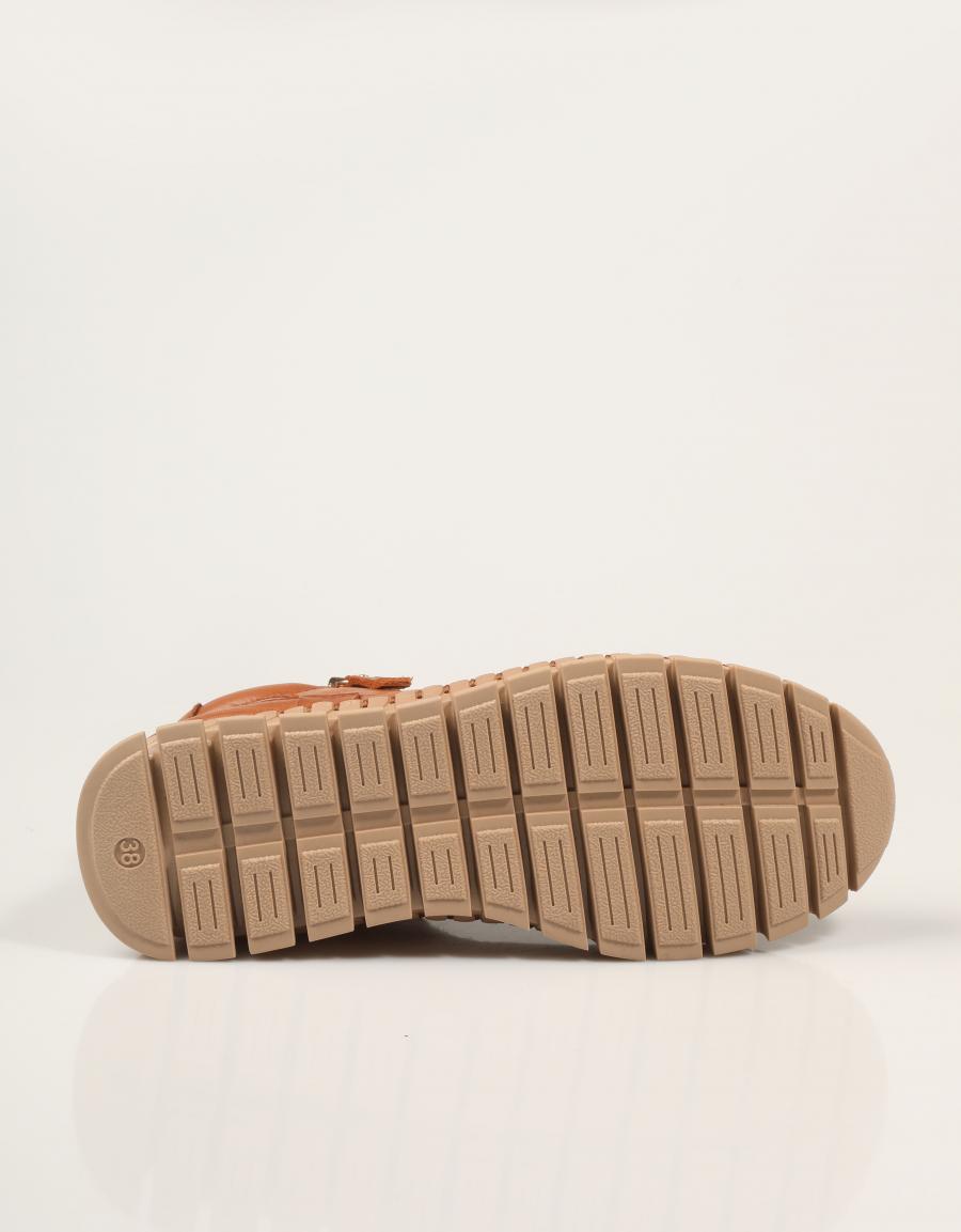 ZAPATILLAS CARMELA BOTIN CREMALLERA CAMEL en color Cuero
