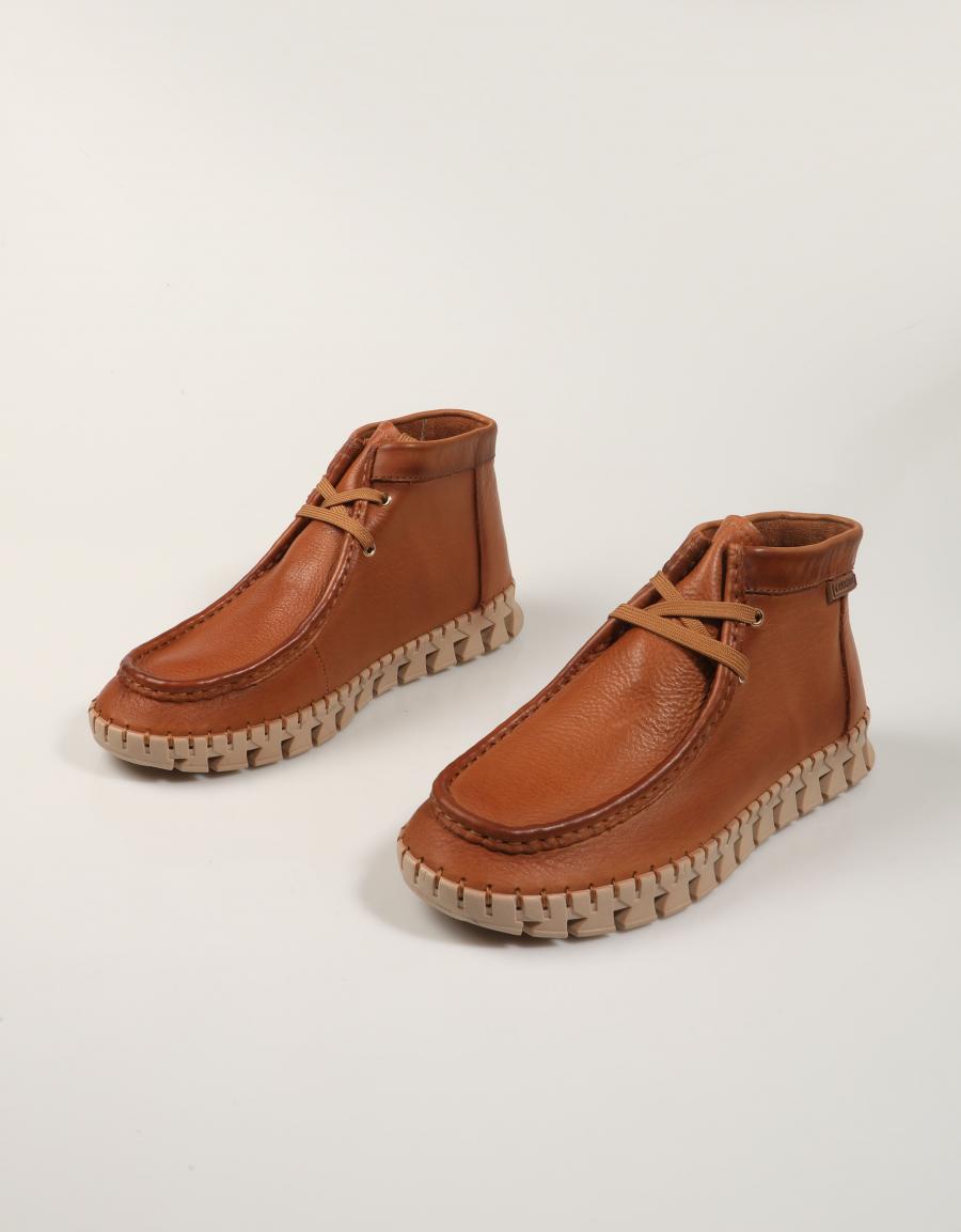 BOTINES CARMELA BOTIN CAMEL en color Cuero