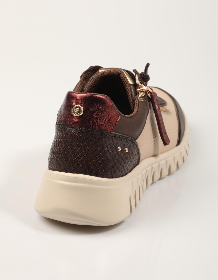 ZAPATILLAS CARMELA ZAPATILLA MARRON en color Marron