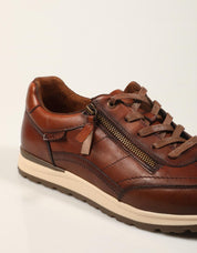 ZAPATOS SPORT CARMELA ZAPATILLA CAMEL en color Cuero