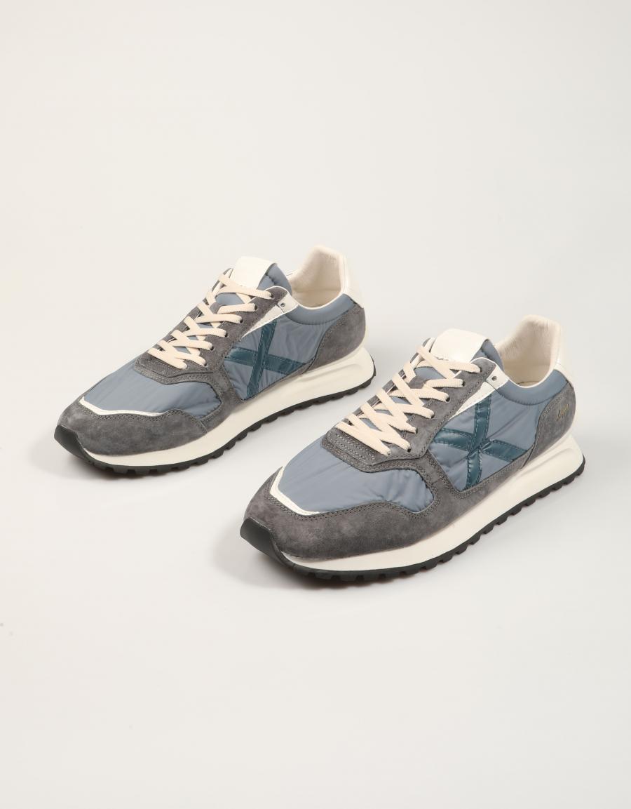 ZAPATILLAS MUNICH LEGGERA BLUE 8911001 en color Azul marino