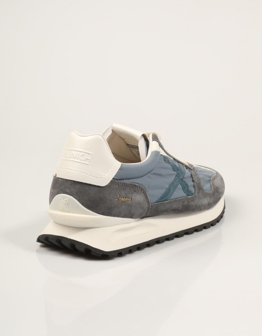 ZAPATILLAS MUNICH LEGGERA BLUE 8911001 en color Azul marino