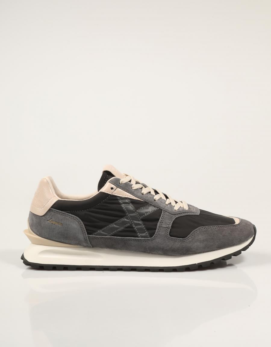 ZAPATILLAS MUNICH LEGGERA BLACK 8911004 en color Negro