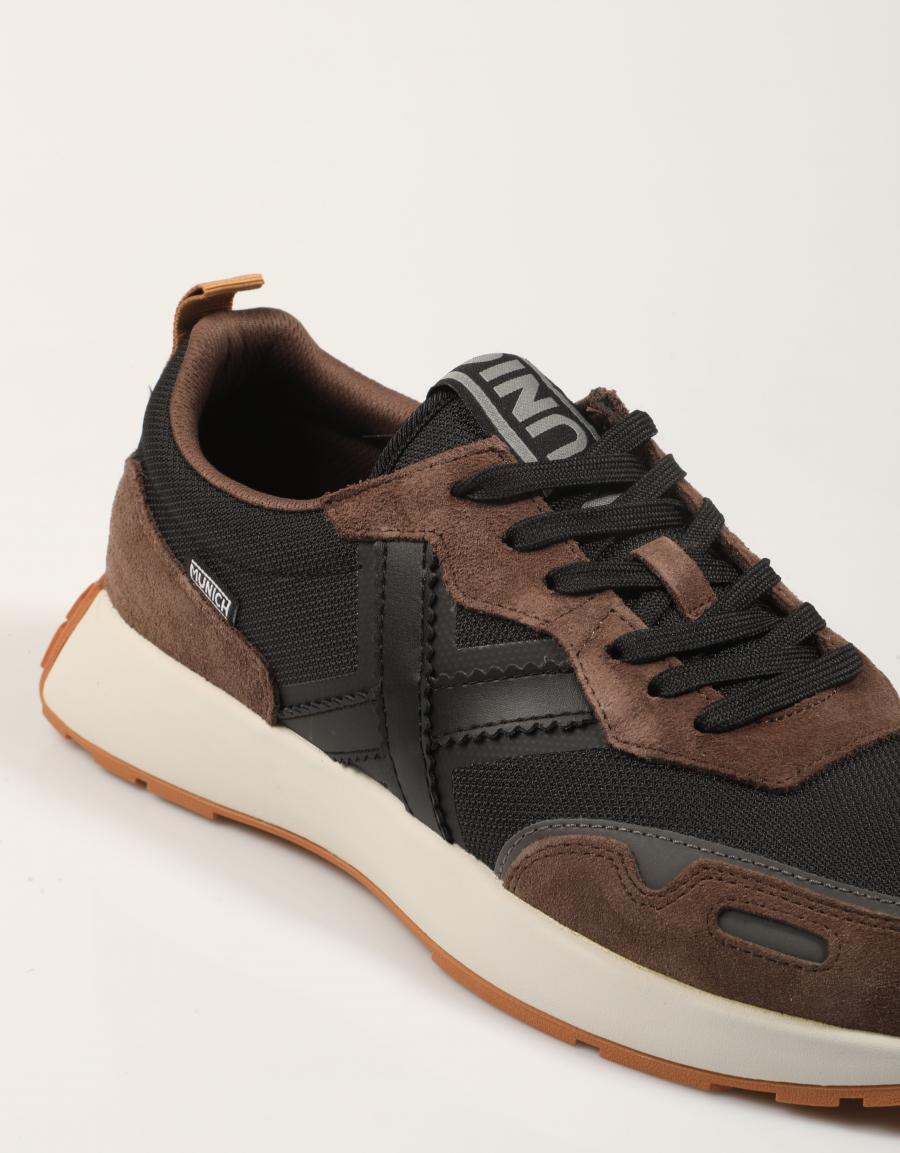 ZAPATILLAS MUNICH XEMINE DARK BROWN 8907110 en color Marron