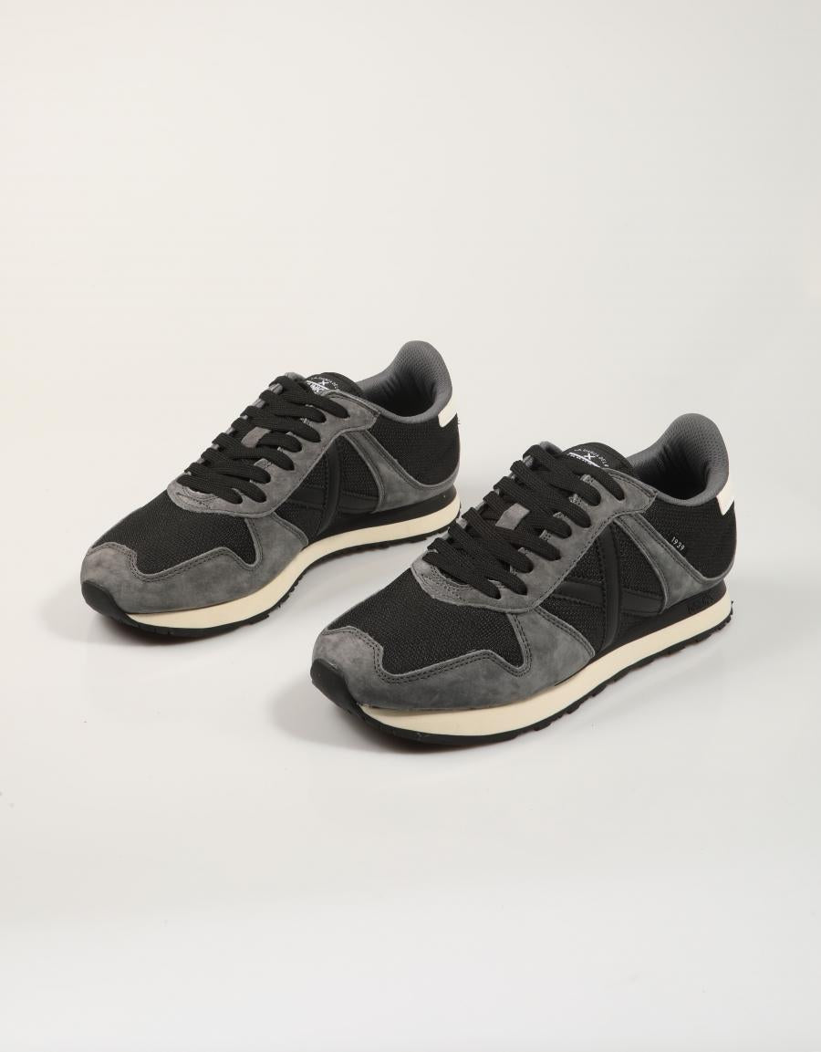 ZAPATILLAS MUNICH MASSANA BLACK 8620619 en color Negro