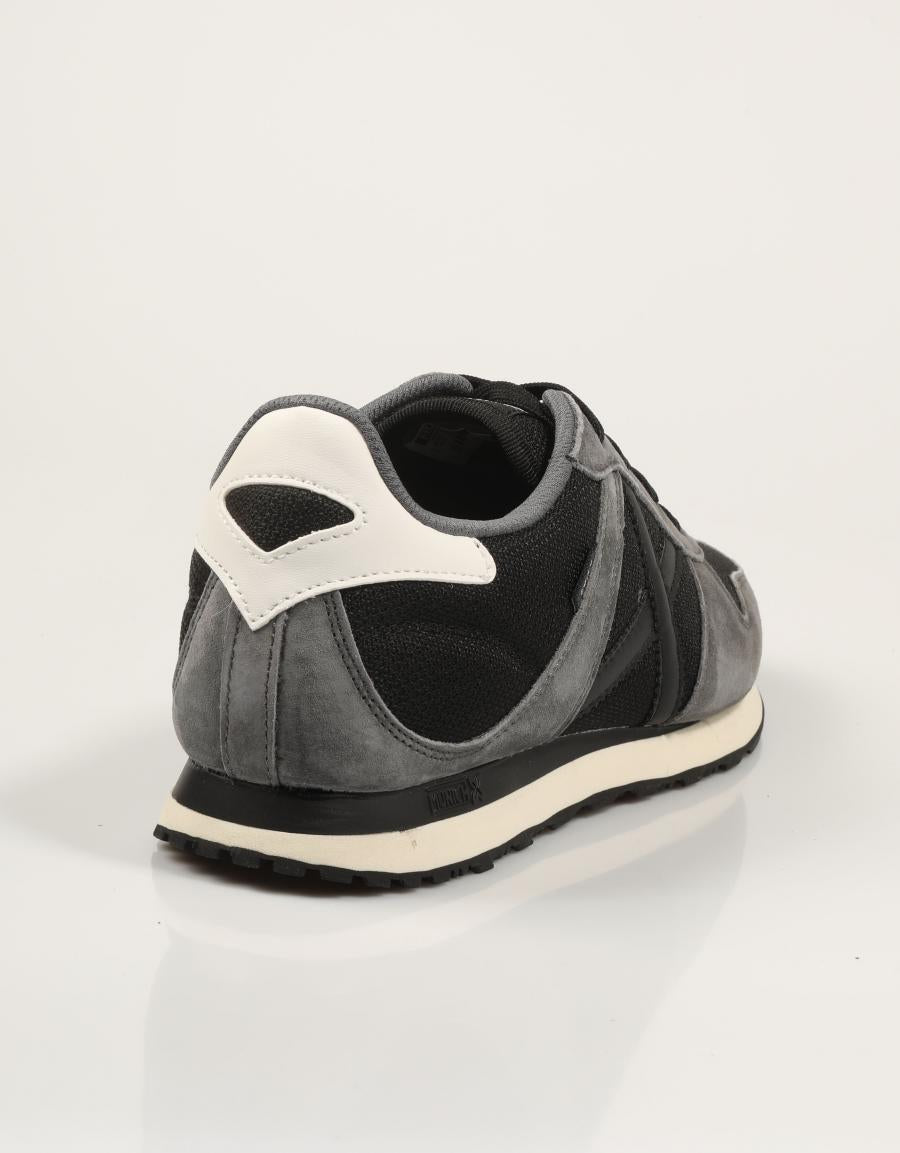 ZAPATILLAS MUNICH MASSANA BLACK 8620619 en color Negro