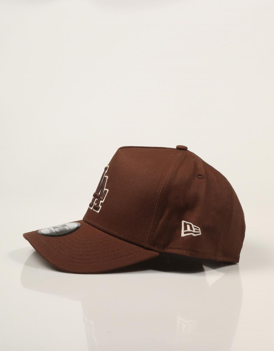 GORRA NEW ERA TEAM OUTLINE CHSSTN 60960248 en color Marron