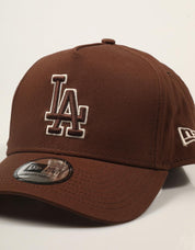 GORRA NEW ERA TEAM OUTLINE CHSSTN 60960248 en color Marron
