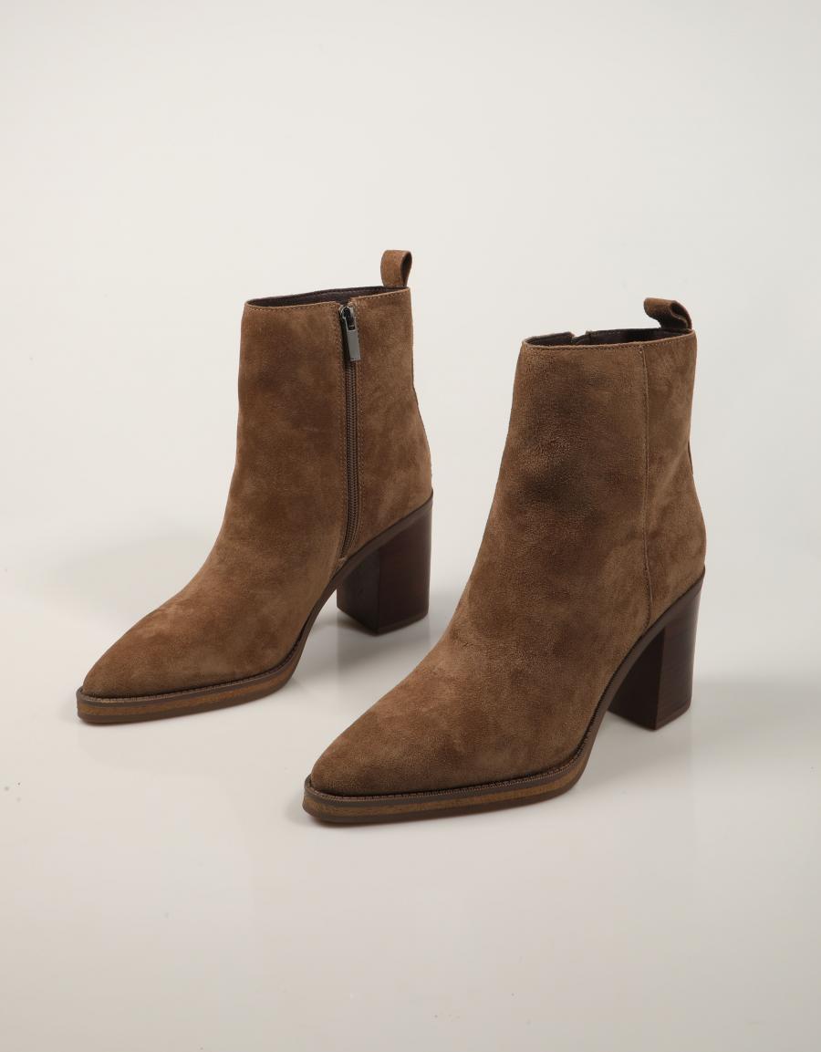 BOTINES ANOTHER TREND 5628 11 47 CANGURO en color Beige