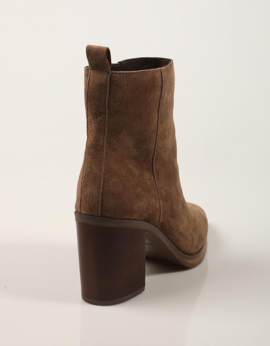 BOTINES ANOTHER TREND 5628 11 47 CANGURO en color Beige