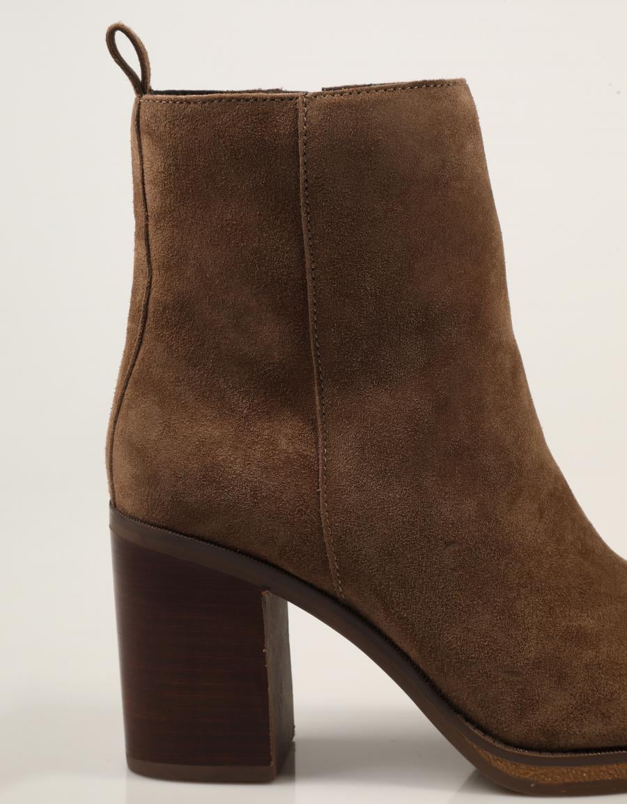 BOTINES ANOTHER TREND 5628 11 47 CANGURO en color Beige