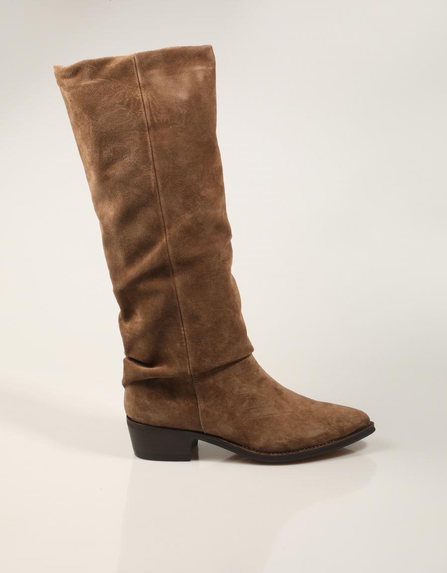 BOTAS ANOTHER TREND 5643 11 47 CANGURO en color Beige