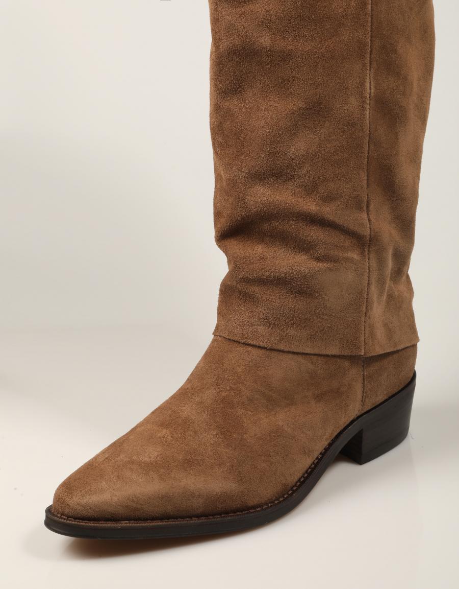BOTAS ANOTHER TREND 5643 11 47 CANGURO en color Beige