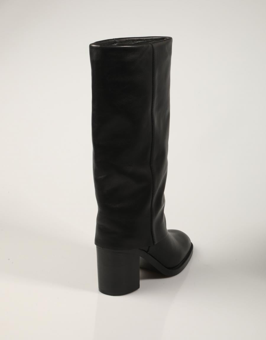 BOTAS ANOTHER TREND 5659 17 05 NEGRO en color Negro