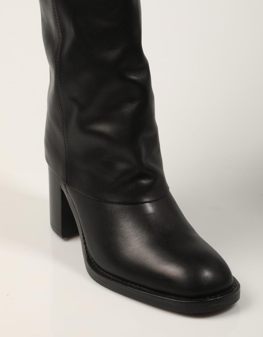 BOTAS ANOTHER TREND 5659 17 05 NEGRO en color Negro