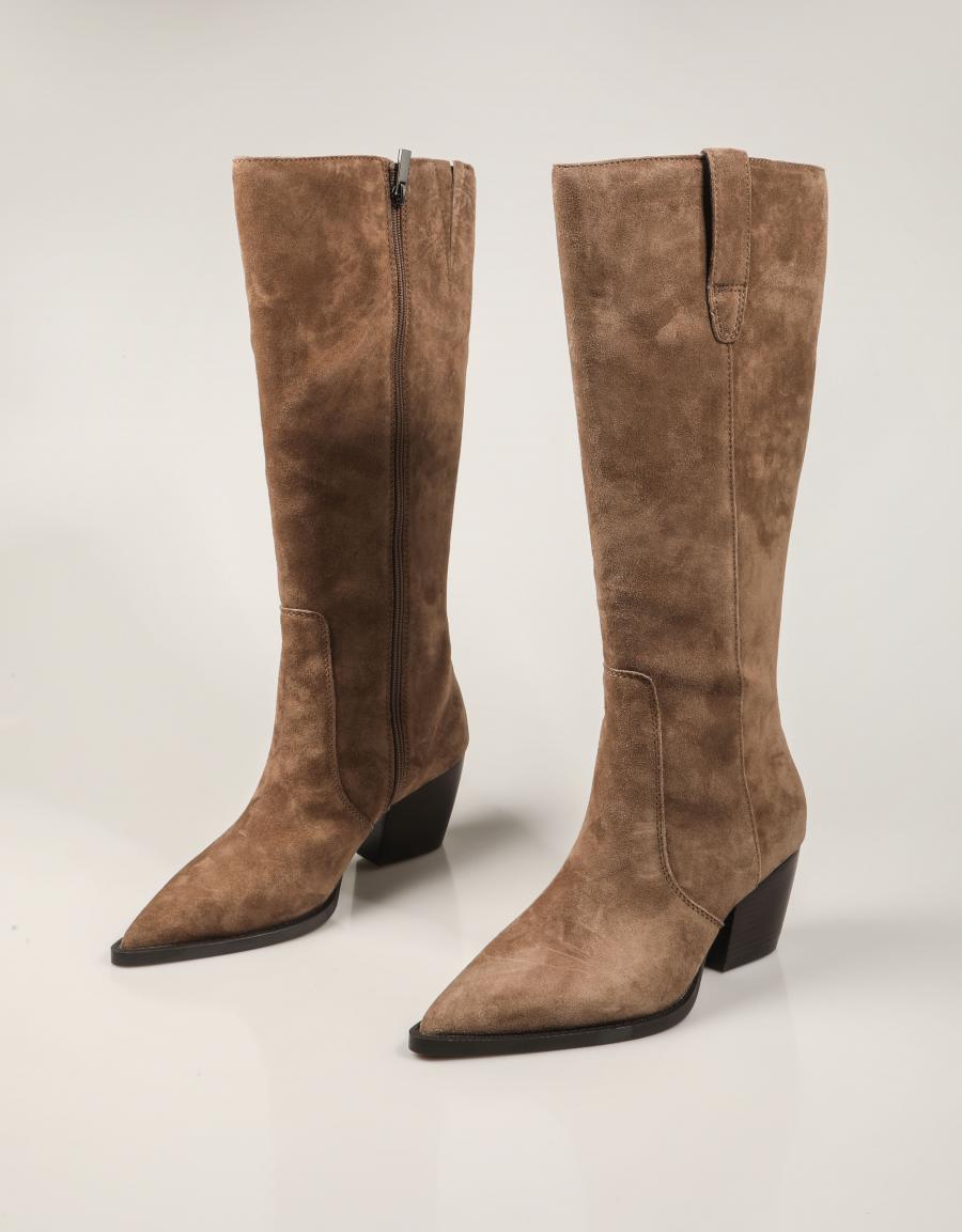 BOTAS ANOTHER TREND 5678 11 47 CANGURO en color Beige