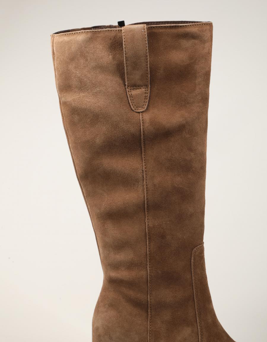 BOTAS ANOTHER TREND 5678 11 47 CANGURO en color Beige