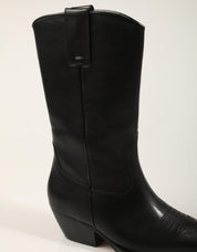 BOTAS ANOTHER TREND 5687 01 05 NEGRO en color Negro
