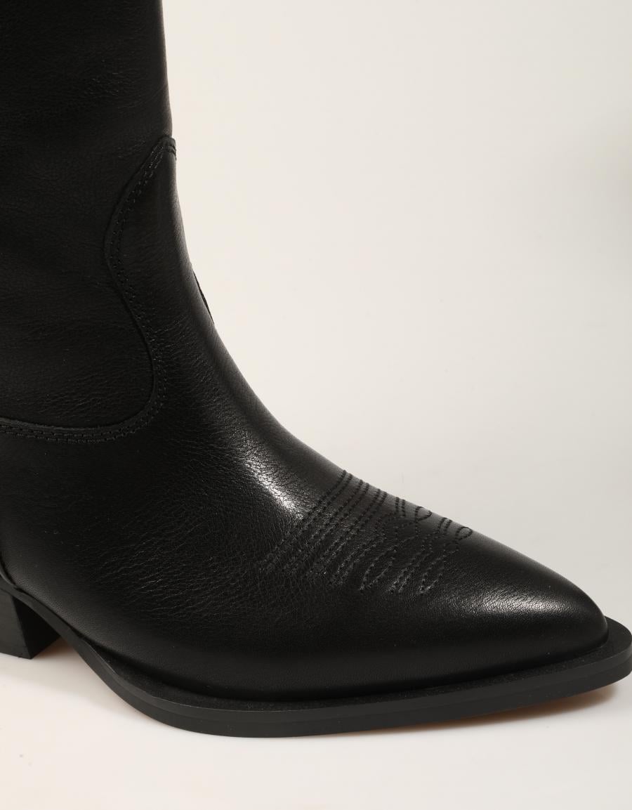 BOTAS ANOTHER TREND 5687 01 05 NEGRO en color Negro