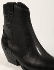 BOTINES ANOTHER TREND 5689 01 05 NEGRO en color Negro
