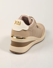 ZAPATILLAS XTI ZAPATILLA BEIGE en color Beige