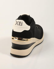ZAPATILLAS XTI ZAPATILLA NEGRO en color Negro