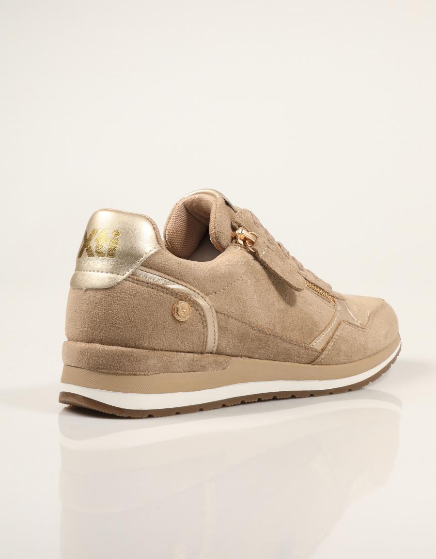 ZAPATILLAS XTI ZAPATILLA ANT.TAUPE en color Taupe