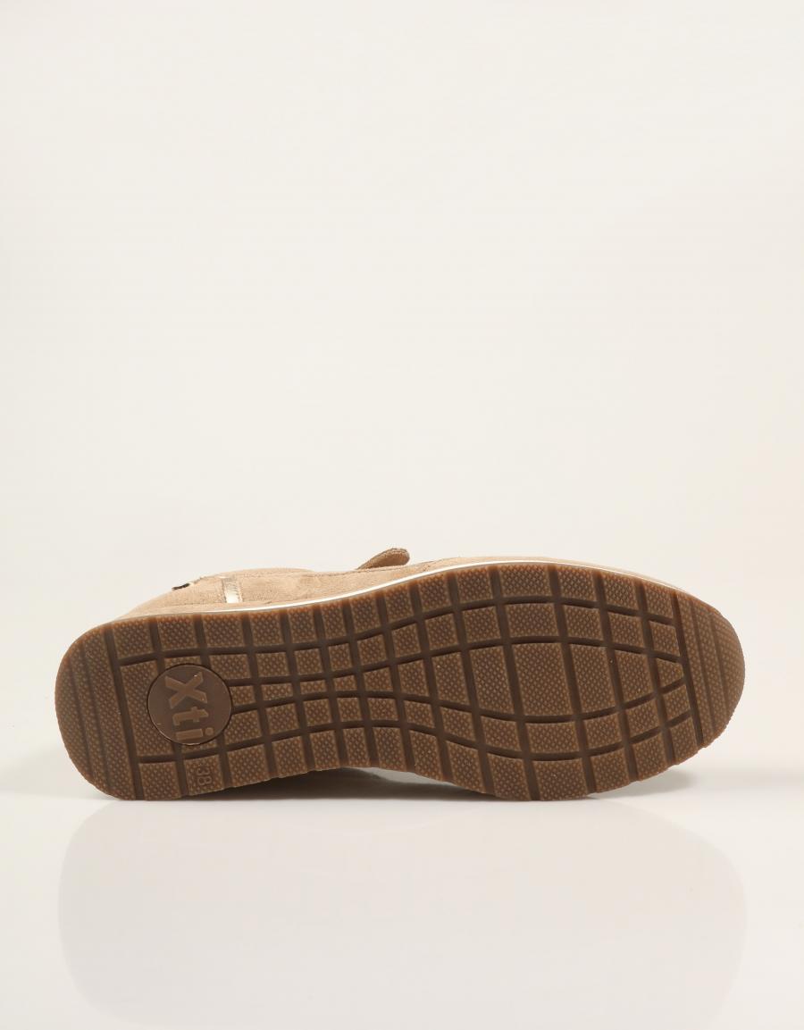 ZAPATILLAS XTI ZAPATILLA ANT.TAUPE en color Taupe