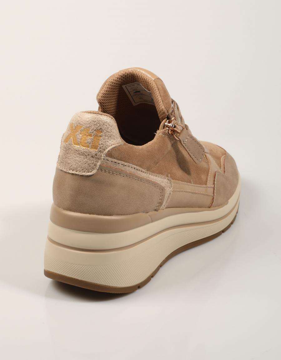 ZAPATILLAS XTI ZAPATILLA TEX BEIGE en color Beige