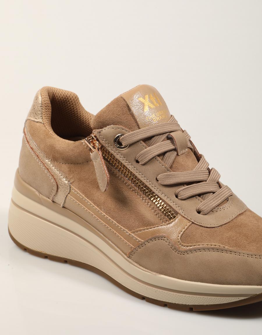 ZAPATILLAS XTI ZAPATILLA TEX BEIGE en color Beige