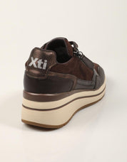 ZAPATILLAS XTI ZAPATILLA TEX MARRON en color Marron