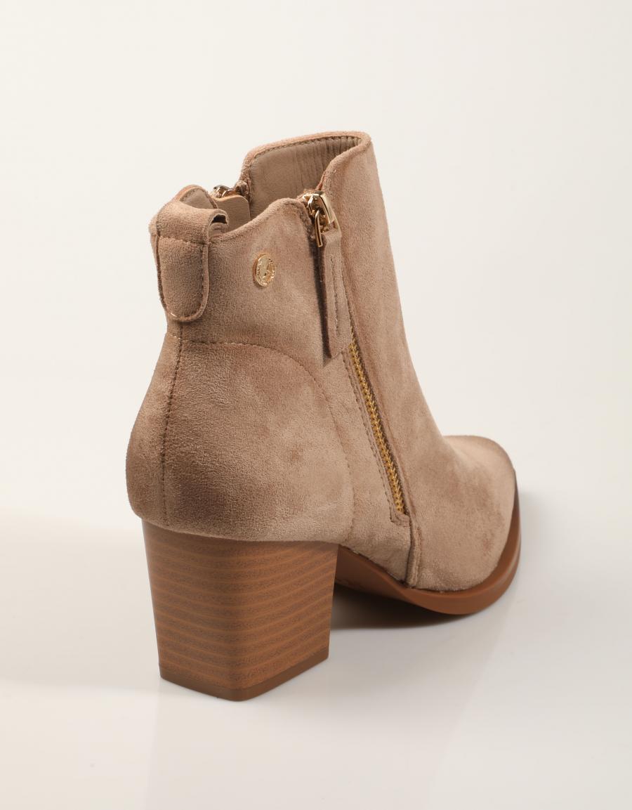 BOTINES XTI BOTIN CAMPERO BEIGE en color Beige