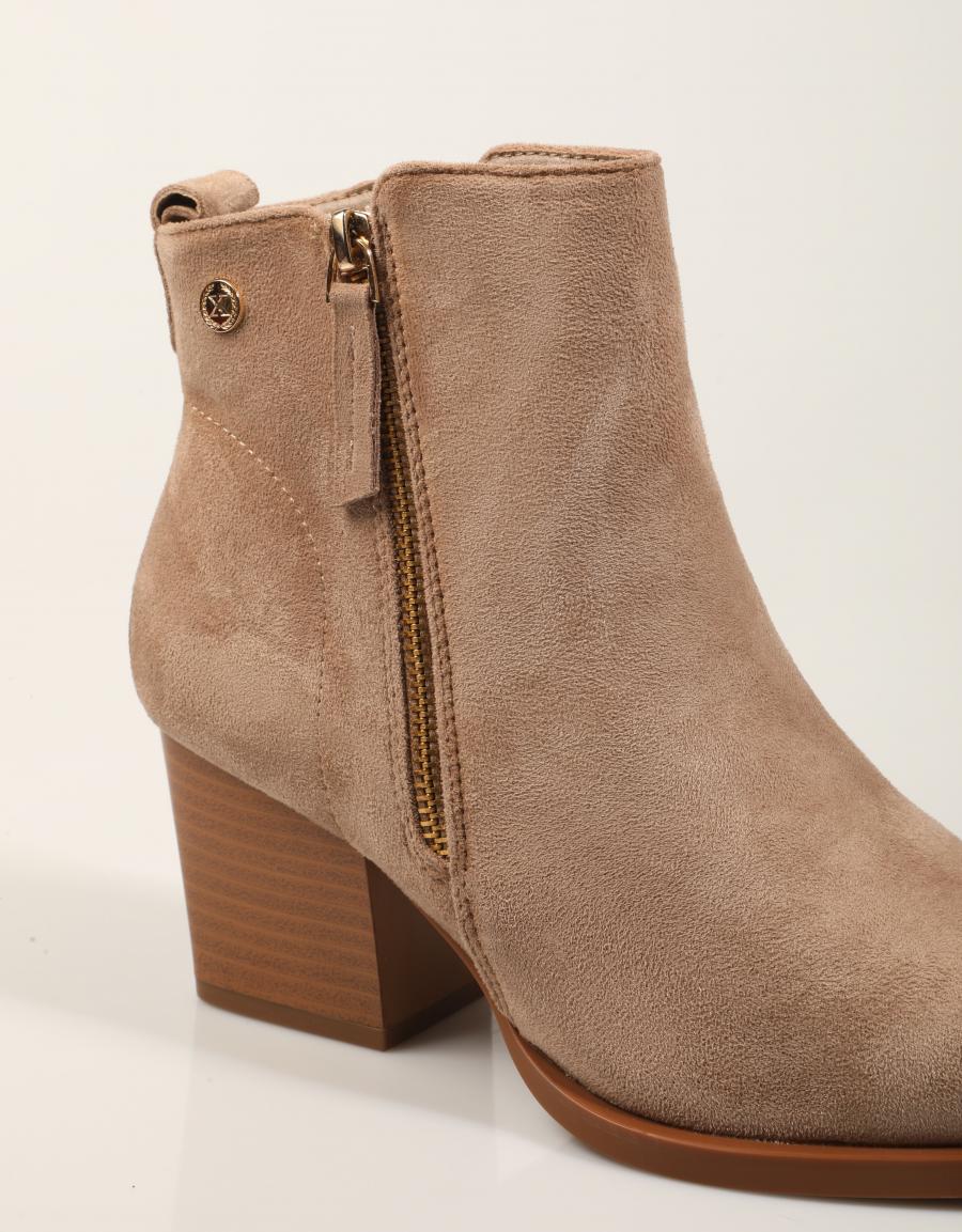 BOTINES XTI BOTIN CAMPERO BEIGE en color Beige