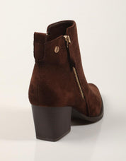 BOTINES XTI BOTIN CAMPERO MARRON en color Marron