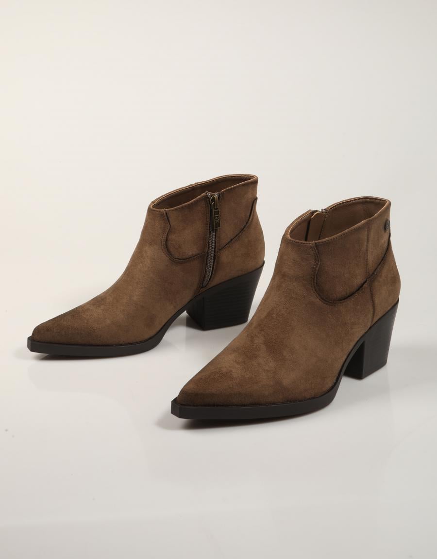 BOTINES XTI BOTIN CAMPERO TAUPE en color Taupe