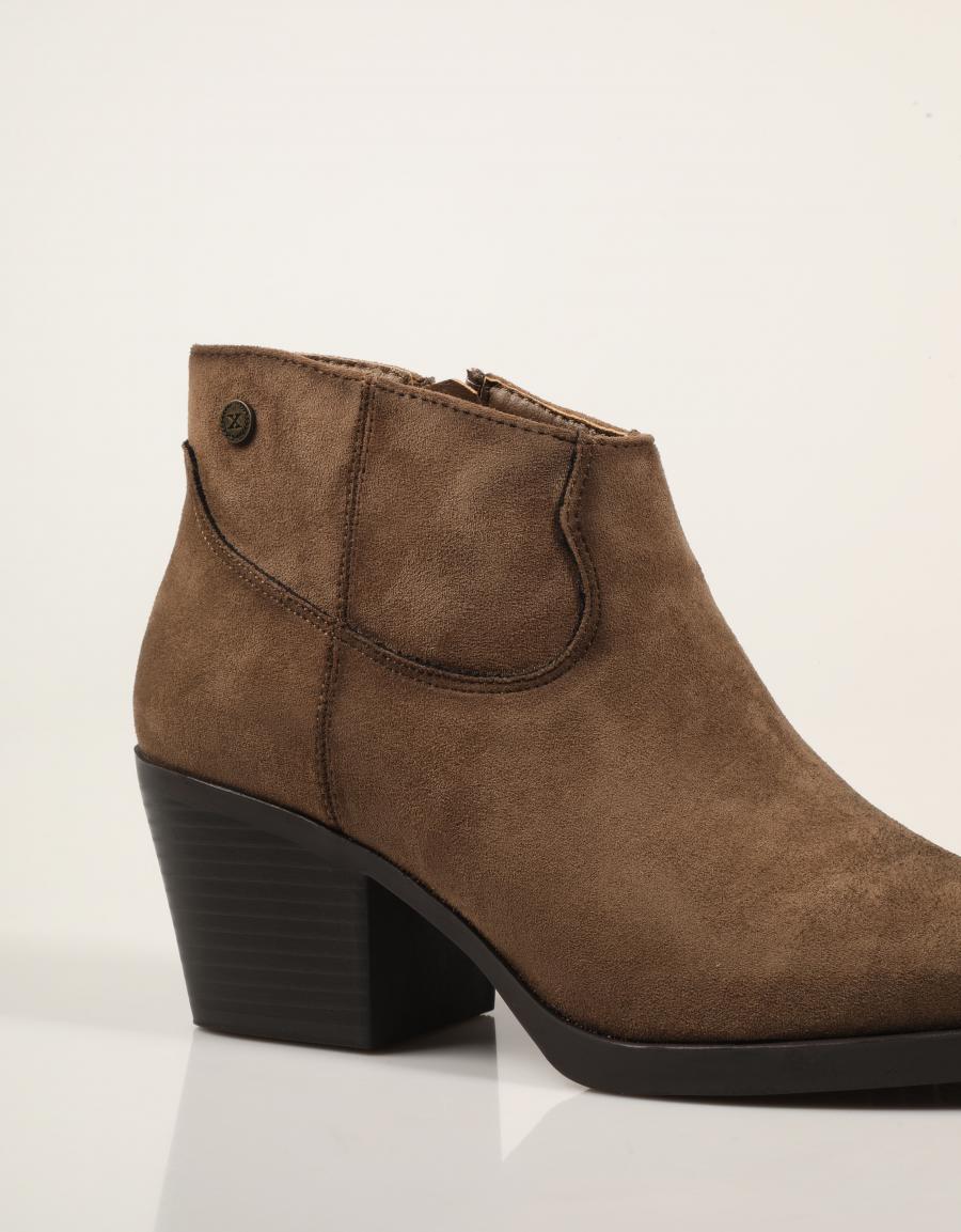 BOTINES XTI BOTIN CAMPERO TAUPE en color Taupe