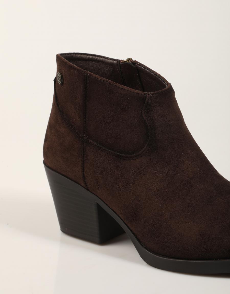 BOTINES XTI BOTIN CAMPERO MARRON en color Marron