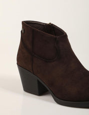 BOTINES XTI BOTIN CAMPERO MARRON en color Marron
