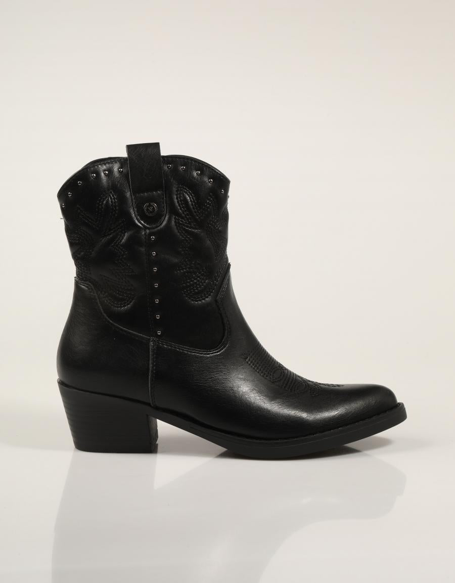 BOTAS XTI BOTIN REMACHES NEGRO en color Negro
