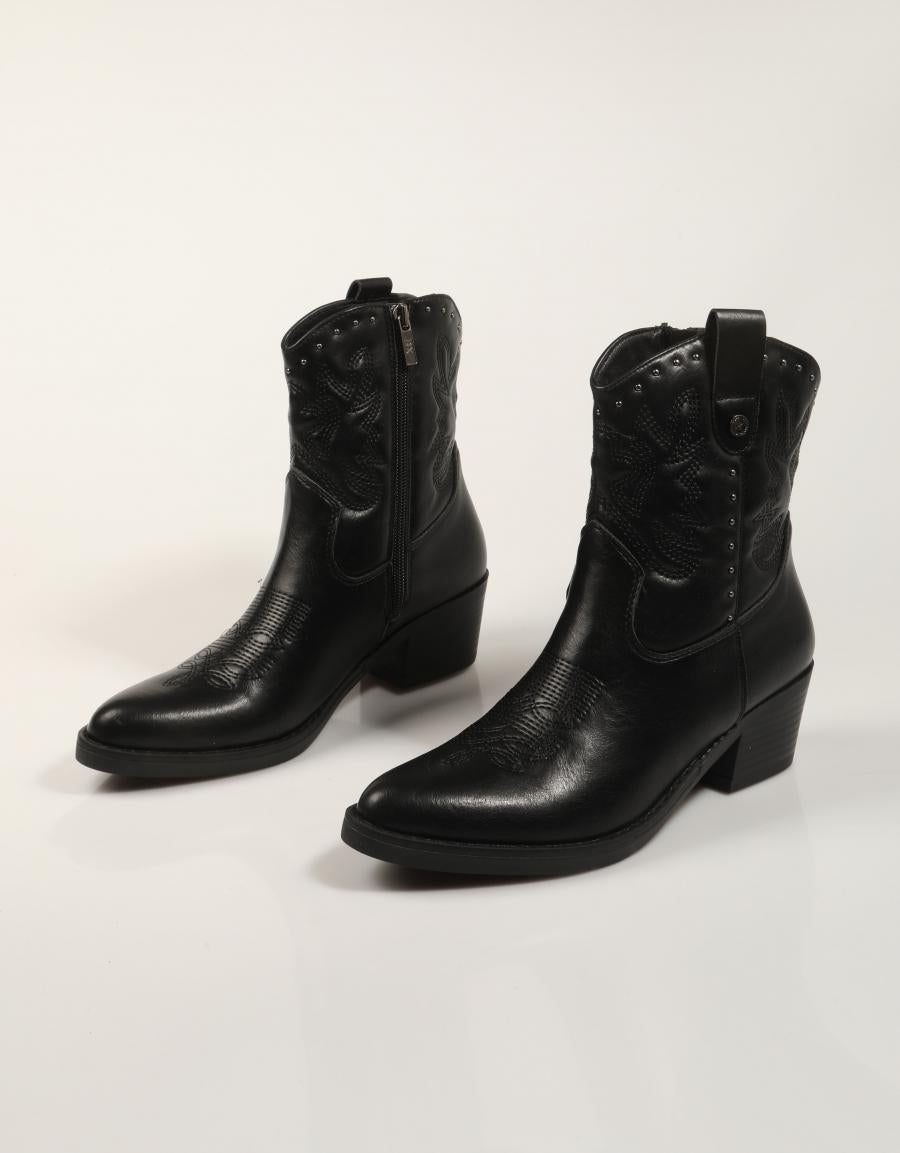 BOTAS XTI BOTIN REMACHES NEGRO en color Negro