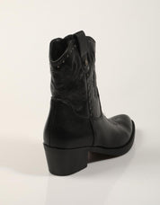 BOTAS XTI BOTIN REMACHES NEGRO en color Negro