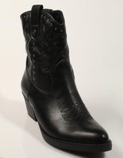 BOTAS XTI BOTIN REMACHES NEGRO en color Negro