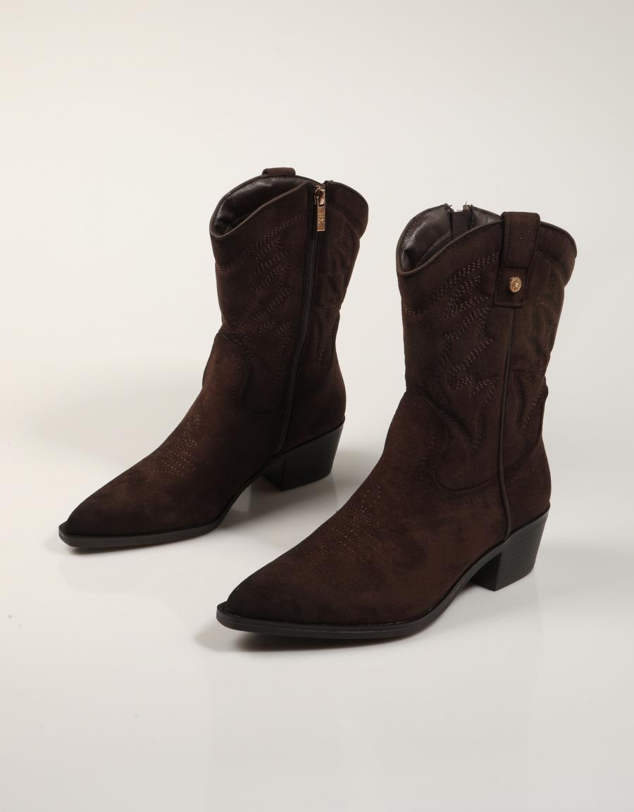 BOTINES XTI BOTIN CAMPERO MARRON en color Marron