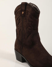 BOTINES XTI BOTIN CAMPERO MARRON en color Marron