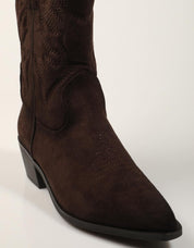 BOTINES XTI BOTIN CAMPERO MARRON en color Marron