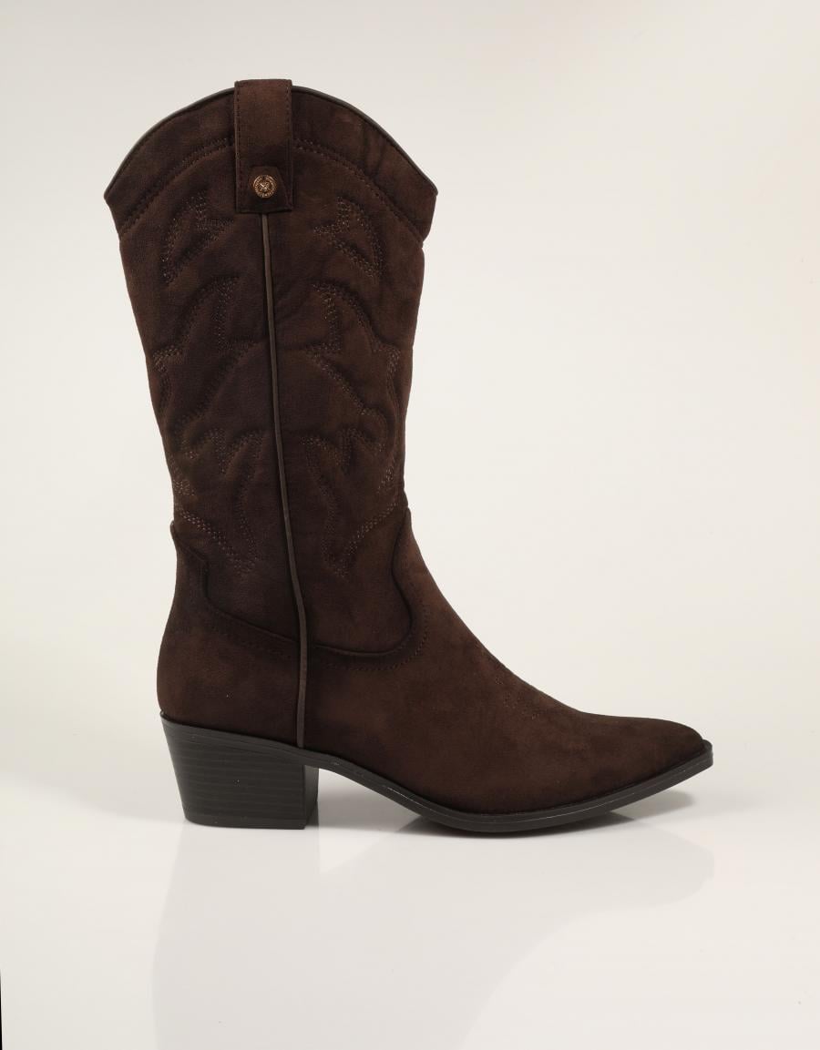 BOTAS XTI BOTA CAMPERO MARRON en color Marron